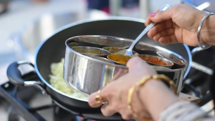 Το μαγείρεμα σπιτικού γεύματος μειώνει τον κίνδυνο άνοιας στους ηλικιωμένους Το μαγείρεμα σπιτικού γεύματος μειώνει τον κίνδυνο άνοιας στους ηλικιωμένους