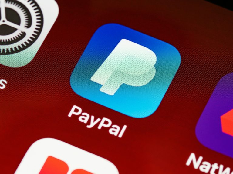 Η πτώση της PayPal και η μάχη των κολοσσών για την εξαγορά της