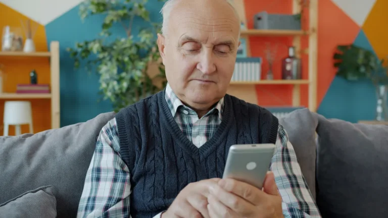 Πώς να κάνετε οποιοδήποτε smartphone πιο εύκολο στη χρήση για ηλικιωμένους