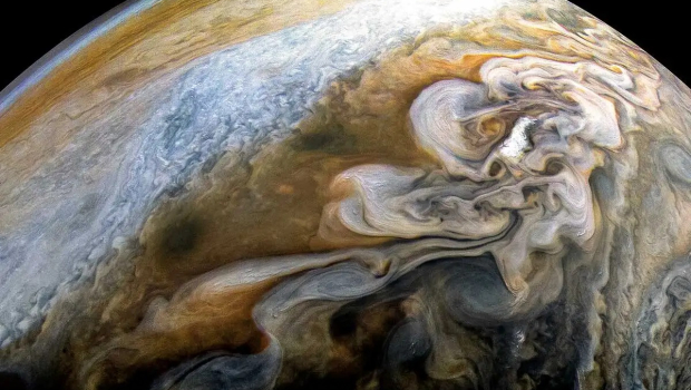 Στον πλανήτη Δία, οι κεραυνοί ξεσπούν με ισχύ πυρηνικού όπλου