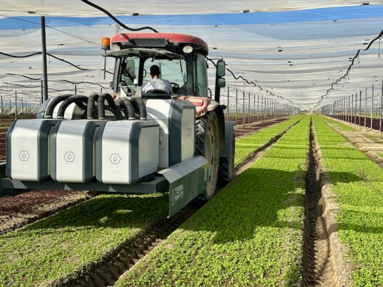Η startup που πολεμάει τα ζιζάνια, βάζοντας τα ρομπότ στο χωράφι