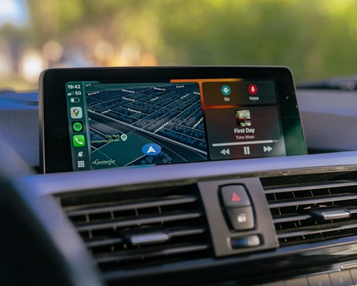 Το WhatsApp δοκιμάζει την εφαρμογή Native CarPlay στην τελευταία έκδοση beta του IOS Το WhatsApp δοκιμάζει την εφαρμογή Native CarPlay στην τελευταία έκδοση beta του IOS