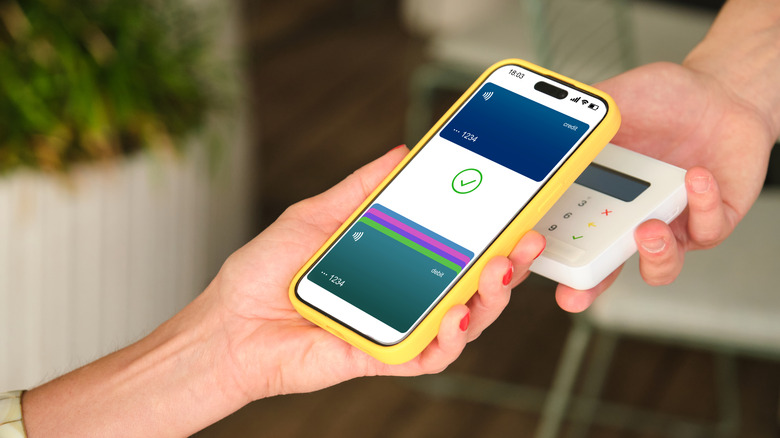 Πληρωμή με Apple Pay σε κατάστημα λιανικής