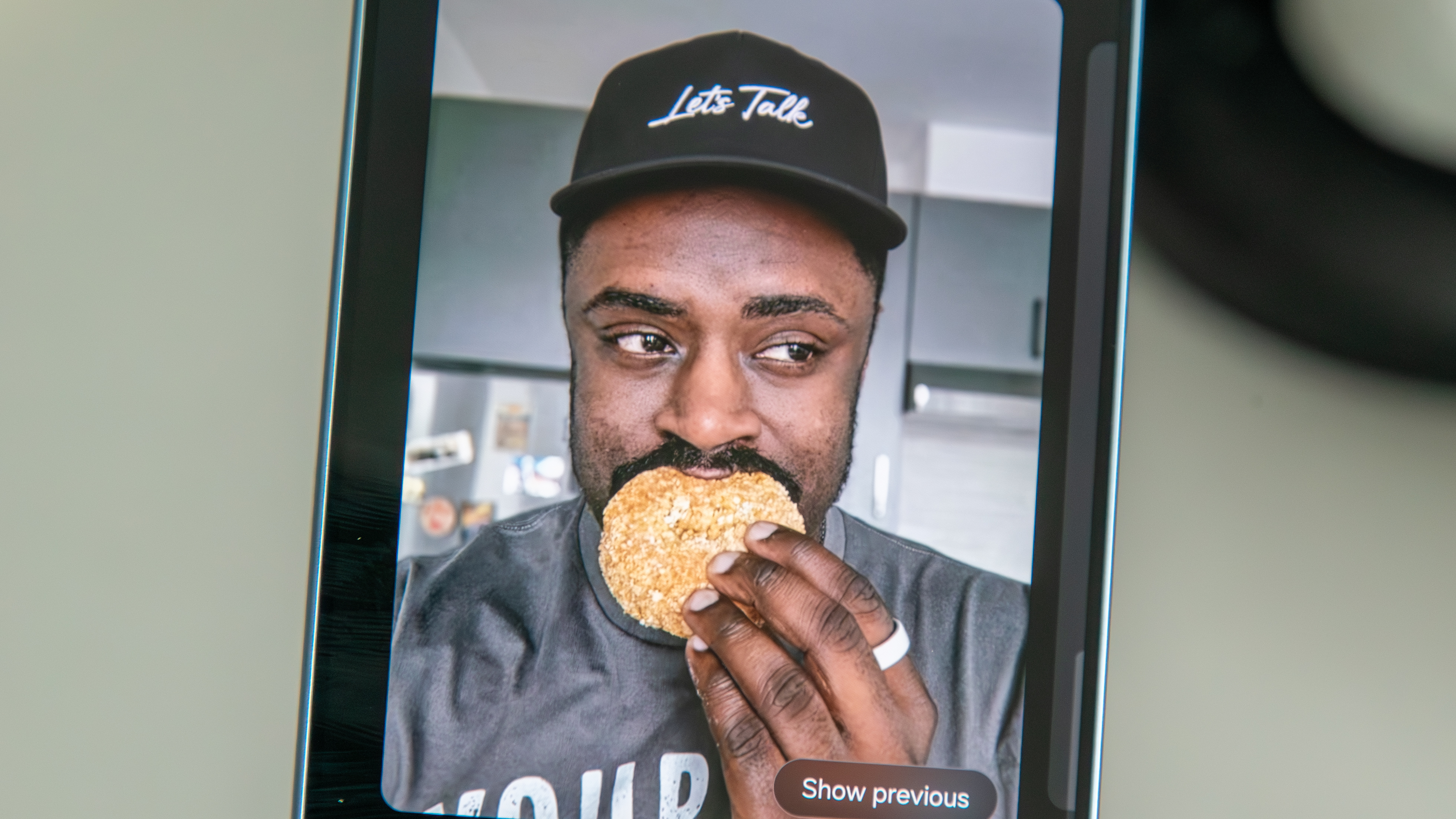 Galaxy S26 Plus AI-generated hat