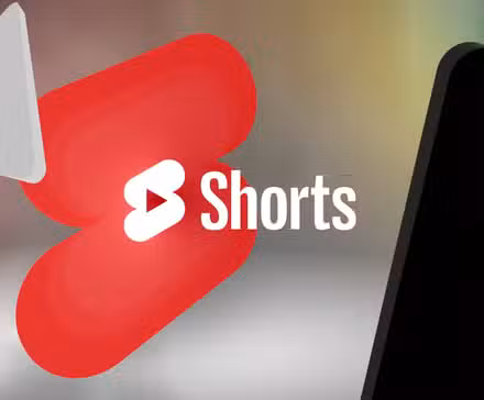 Λογότυπο YouTube Shorts με λογότυπο AP 2024 σε φόντο σίγασης