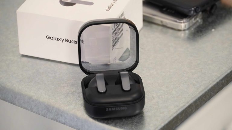 Τα Samsung Galaxy Buds 4 φαίνονται υπέροχα στο χαρτί, αλλά υπάρχει ένα πράγμα που τα εμποδίζει