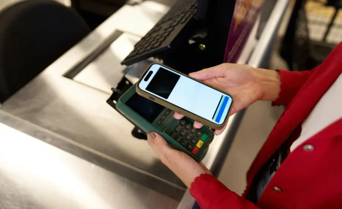 Κενό Ασφαλείας σε iPhone: Ανέπαφες Συναλλαγές Χωρίς Έγκριση Κενό Ασφαλείας σε iPhone: Ανέπαφες Συναλλαγές Χωρίς Έγκριση