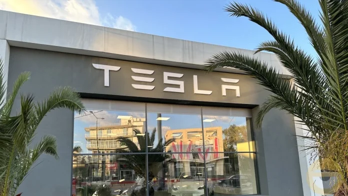 «Η Tesla σχεδιάζει φθηνότερο EV, καθυστερούν τα robotaxis» «Η Tesla σχεδιάζει φθηνότερο EV, καθυστερούν τα robotaxis»