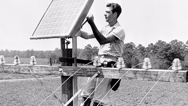 Φωτοβολταϊκά: Η 1954 ανακάλυψη που άλλαξε την ενέργεια Φωτοβολταϊκά: Η 1954 ανακάλυψη που άλλαξε την ενέργεια