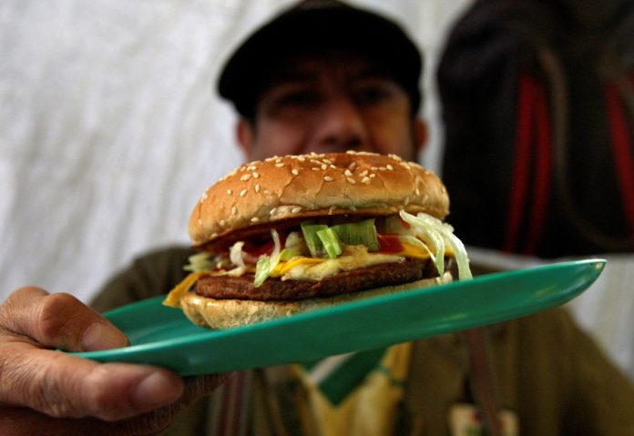 Το Junk Food ως Ναρκωτικό: Εθισμός και Ατέλειωτη Κατανάλωση Το Junk Food ως Ναρκωτικό: Εθισμός και Ατέλειωτη Κατανάλωση