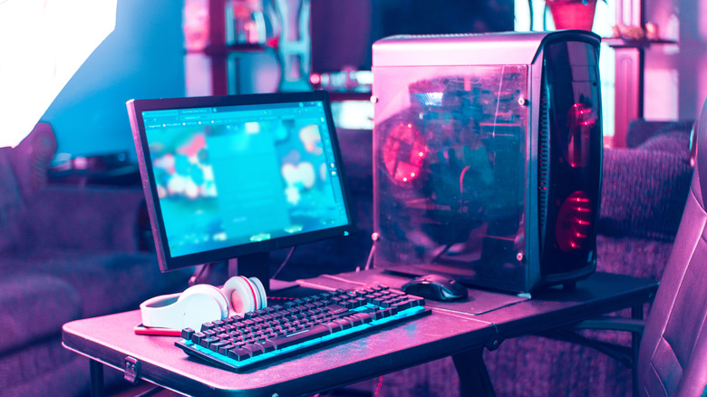 υπολογιστής gaming με οθόνη
