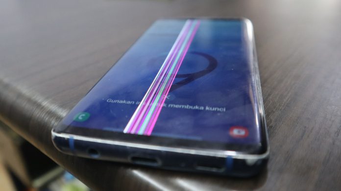 Διόρθωση κόκκινων γραμμών στην οθόνη του Android τηλεφώνου σας Διόρθωση κόκκινων γραμμών στην οθόνη του Android τηλεφώνου σας