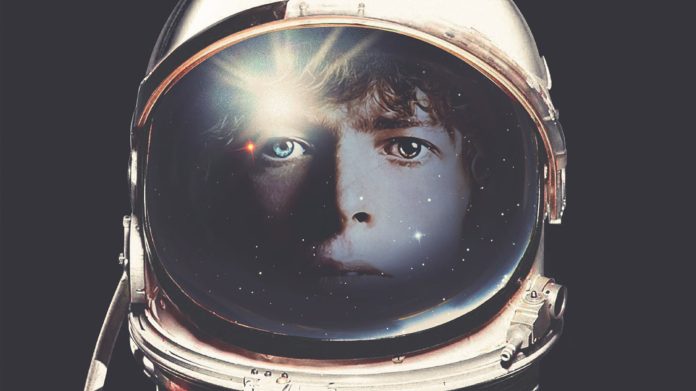 Επικοινωνία με τον Major Tom — InfoCom Επικοινωνία με τον Major Tom — InfoCom