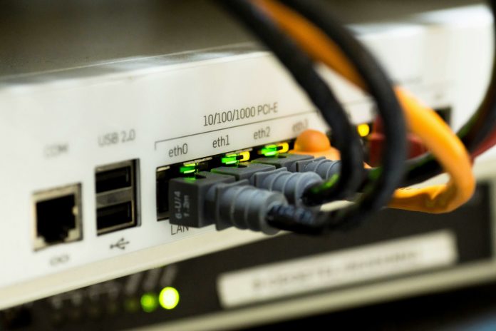 «Μακριά από το Router: Συσκευές που Κρατούν το Internet Αργό» «Μακριά από το Router: Συσκευές που Κρατούν το Internet Αργό»